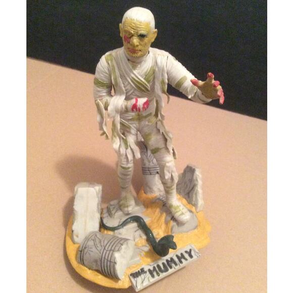 1963 Aurora Mummy Monster Plastic Model Figure and Instructions - Picture 1 of 6